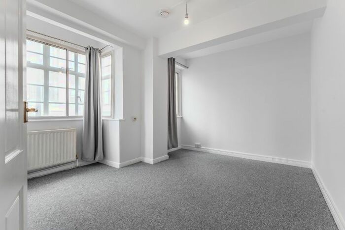 Studio To Rent In Orsett Terrace, London, W2