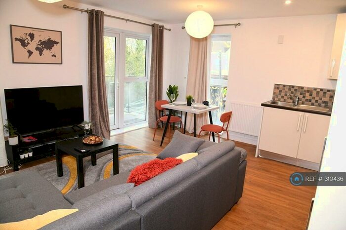 2 Bedroom Flat To Rent In Alcock Crescent Crayford, Crayford, DA1