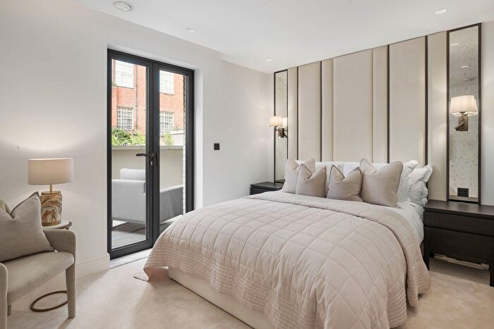 1 Bedroom Flat For Sale In Three Kings Yard, London, W1K