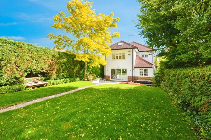 5 Bedroom Detached House For Sale In Charmouth Road, St. Albans, AL1
