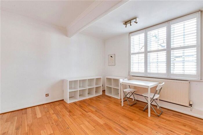 Studio To Rent In Dacre House, London, SW3