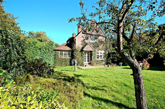 4 Bedroom Semi-Detached House To Rent In London Road, Petersfield, GU31