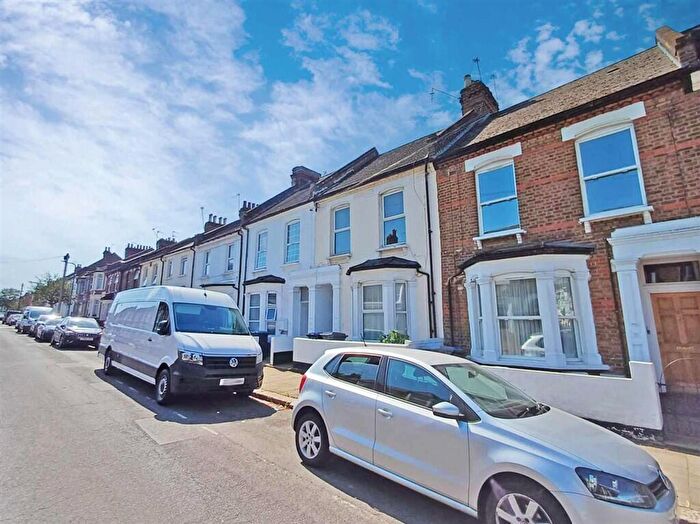 1 Bedroom Flat For Sale In Villiers Road, Willesden, NW2