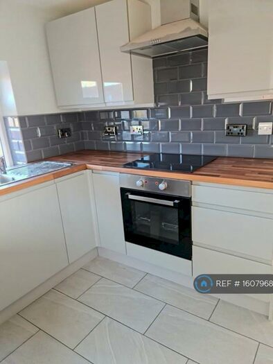 3 Bedroom Flat To Rent In Lowtown Close, Worksop, S80