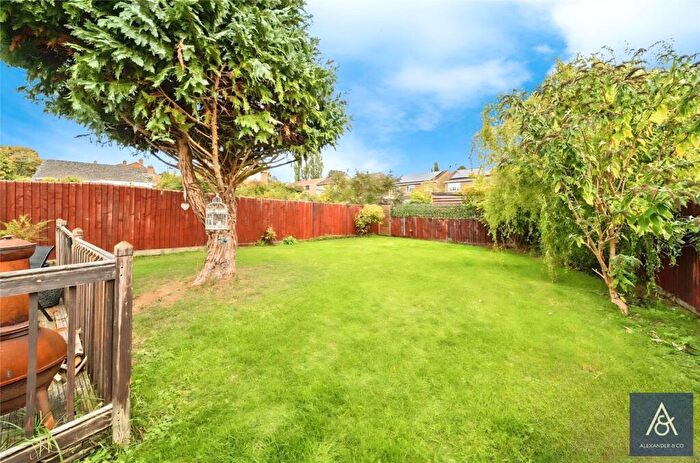2 Bedroom Bungalow For Sale In Westminster Crescent, Brackley, Northamptonshire, NN13