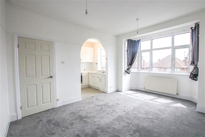 2 Bedroom Flat To Rent In Heriot Road, Hendon, NW4