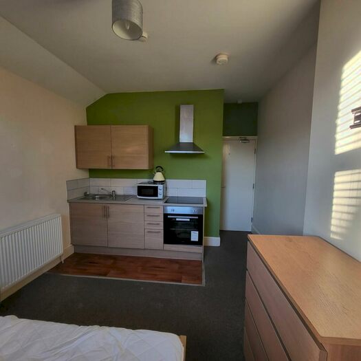 Studio To Rent In Room, Highfield Road, DN1