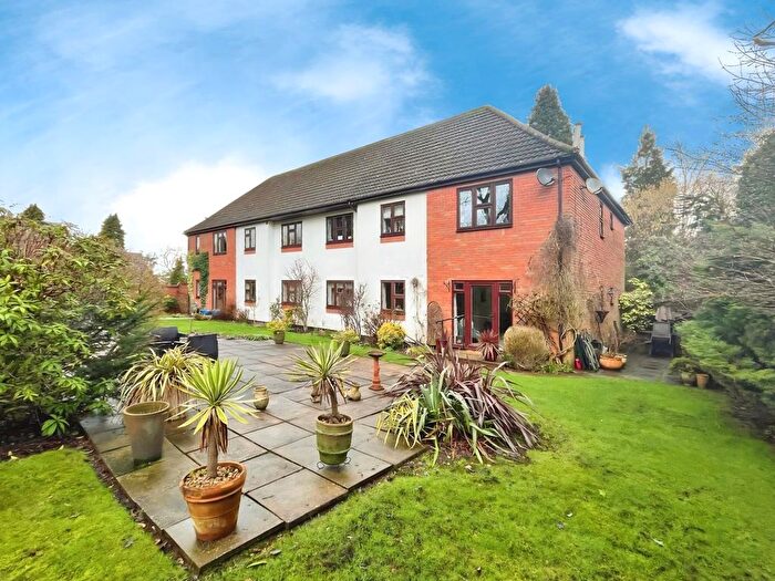 2 Bedroom Flat For Sale In Roman Lane, Sutton Coldfield, B74