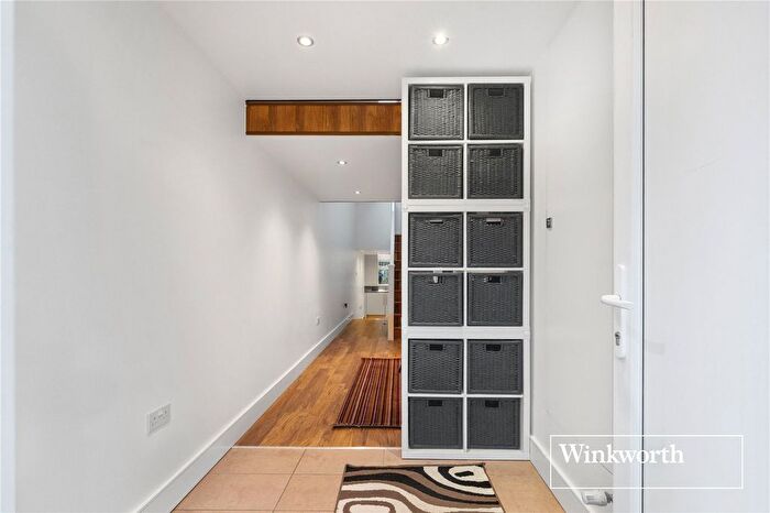 2 Bedroom Flat To Rent In Abercorn Road, Mill Hill East, London, NW7