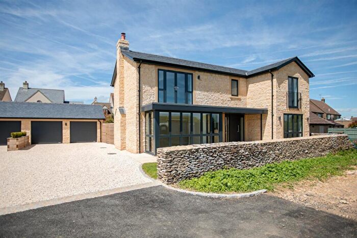 4 Bedroom Detached House For Sale In The Street, Hullavington, Chippenham, SN14