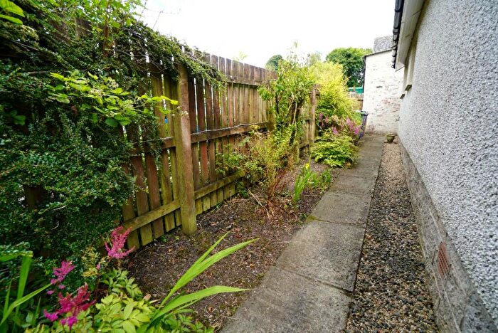2 Bedroom Detached Bungalow For Sale In Buchanan Street, G63