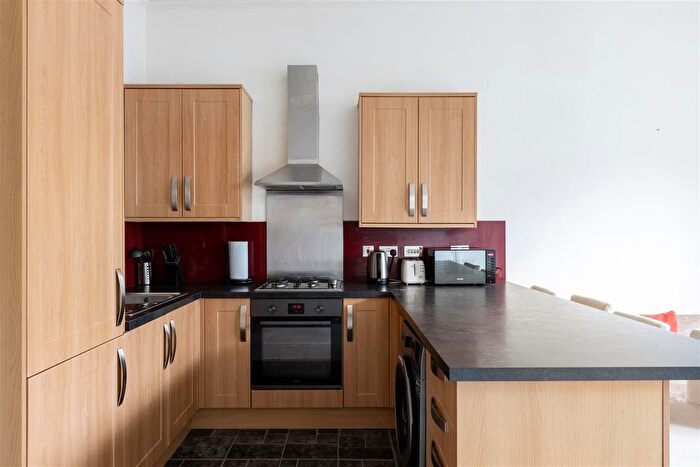 1 Bedroom Flat For Sale In Croydon Road, Reigate, RH2
