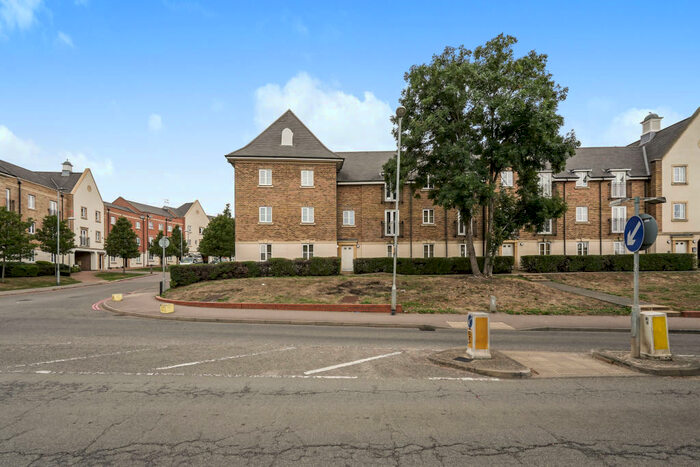 1 Bedroom Flat To Rent In College Close, Loughton, IG10