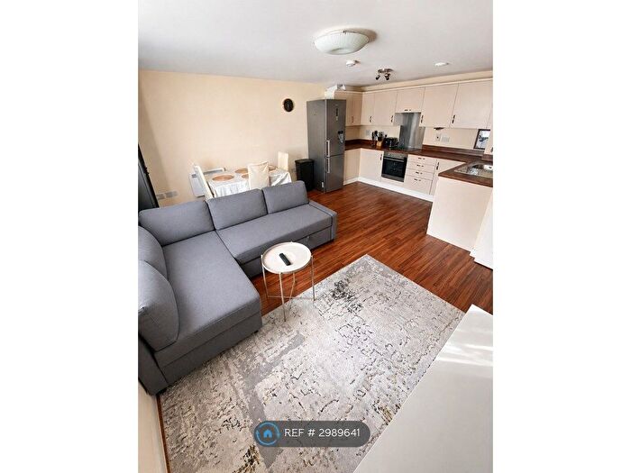 2 Bedroom Flat To Rent In Field House, Morden, SM4