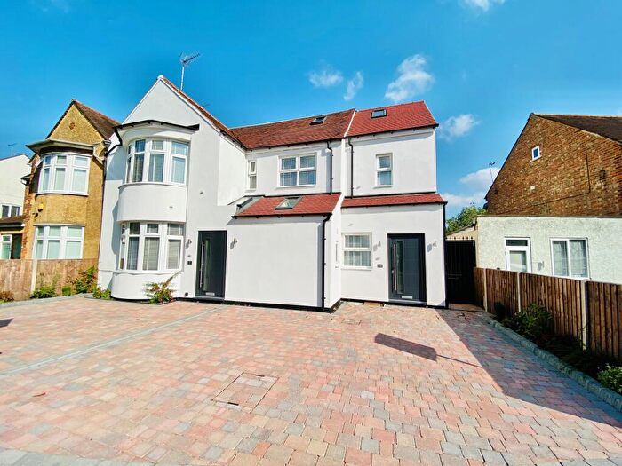 4 Bedroom End Of Terrace House For Sale In Netherlands Road, New Barnet, EN5
