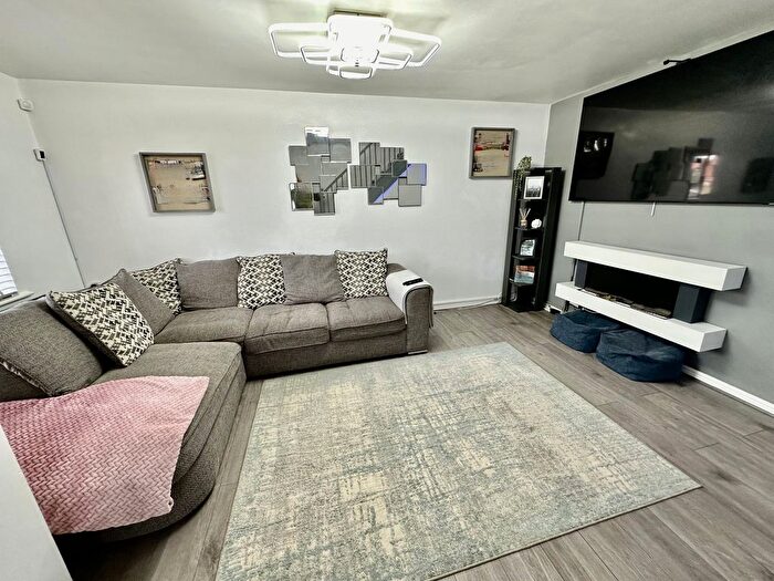 3 Bedroom End Of Terrace House For Sale In Harris Road, Armthorpe, Doncaster, DN3