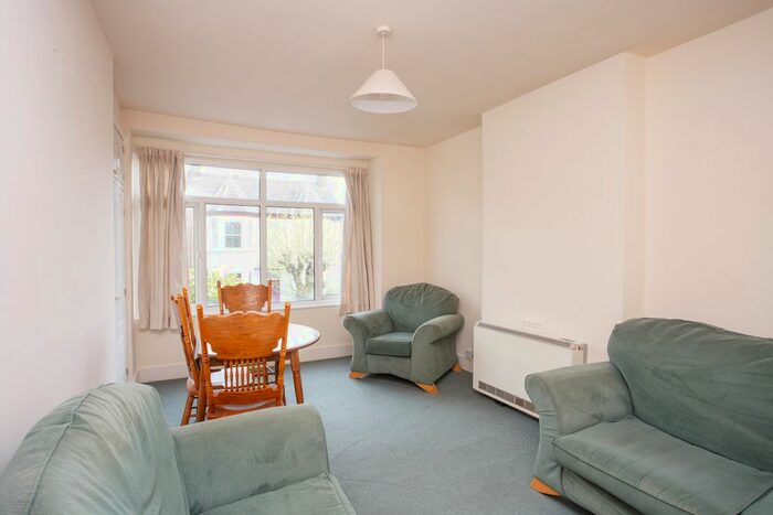 2 Bedroom Flat To Rent In Lower Downs Road, London, SW20