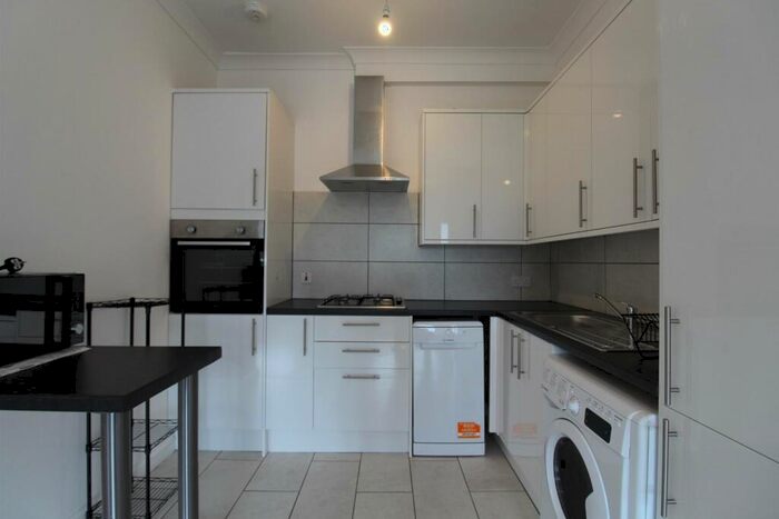 2 Bedroom Apartment To Rent In Seven Sisters Road, Islington, N4