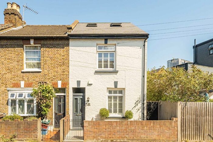 3 Bedroom Property For Sale In Enfield Road, Brentford, TW8