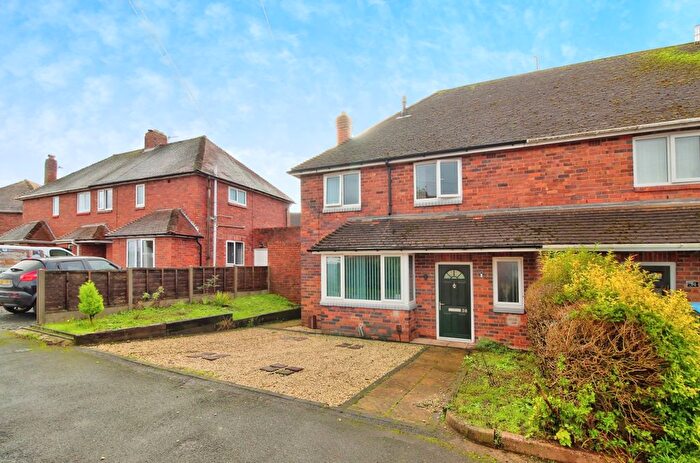 3 Bedroom End Of Terrace House For Sale In Clent Avenue, Kidderminster, DY11