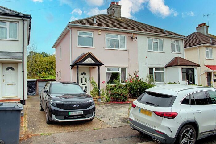 2 Bedroom Semi Detached House For Sale In Cranborne Road, Potters Bar, EN6
