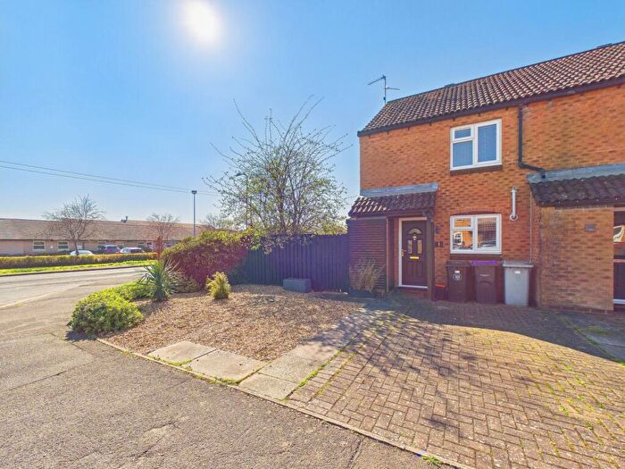2 Bedroom End Of Terrace House To Rent In Shackleton Close, Market Deeping, Peterborough, PE6