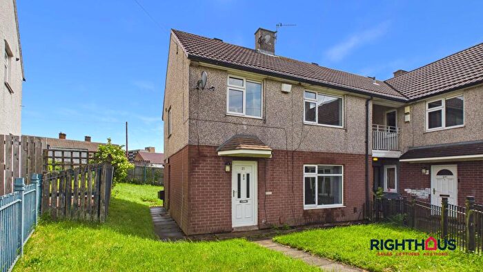 3 Bedroom End Of Terrace House For Sale In Eastfield Gardens, Bradford, BD4