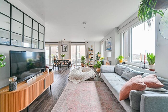 3 Bedroom Flat For Sale In Moulding Lane, New Cross, London, SE14