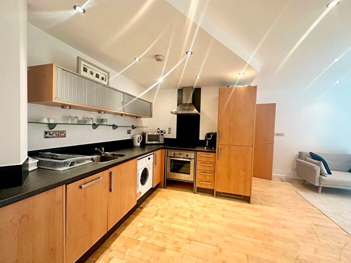 2 Bedroom Property To Rent In Adams Walk, Nottingham, NG1