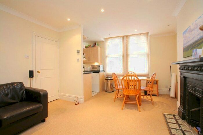 2 Bedroom Property To Rent In Atherfold Road, London, SW9