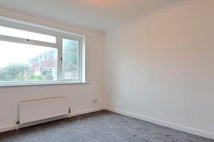 2 Bedroom Flat For Sale In Aspen Place New Milton, BH25