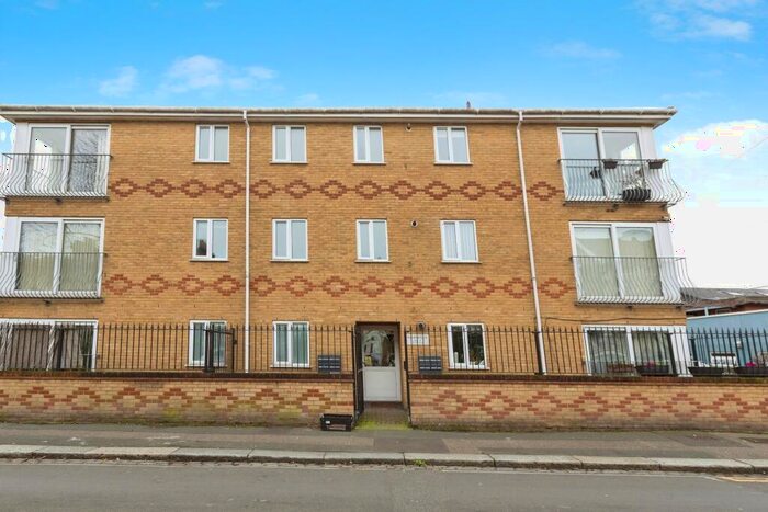 2 Bedroom Apartment To Rent In Park Road, Leyton, E10