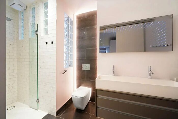 5 Bedroom Detached House To Rent In Brondesbury Park, London, NW2