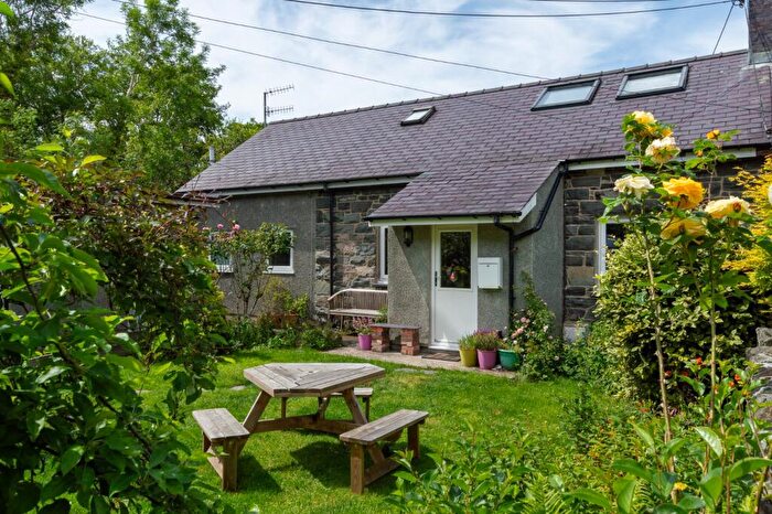 4 Bedroom Semi Detached House For Sale In Bethesda, Gwynedd, LL57