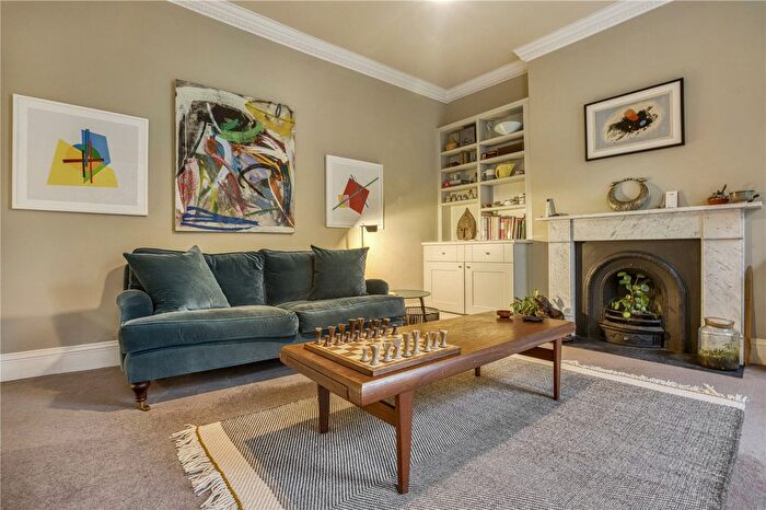 2 Bedroom Flat For Sale In Granville Square, Islington, London, WC1X