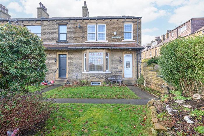 4 Bedroom End Of Terrace House For Sale In , Belvoir Gardens, Skircoat Green, HX3