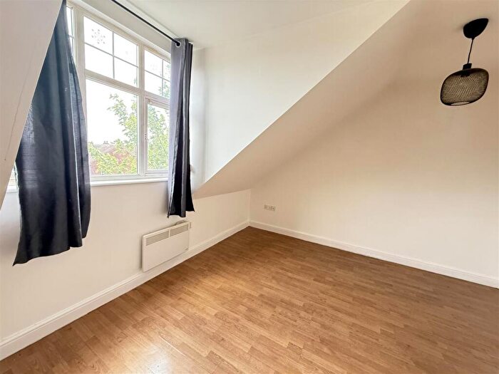 1 Bedroom Flat To Rent In Grace Road, Titpon, DY4