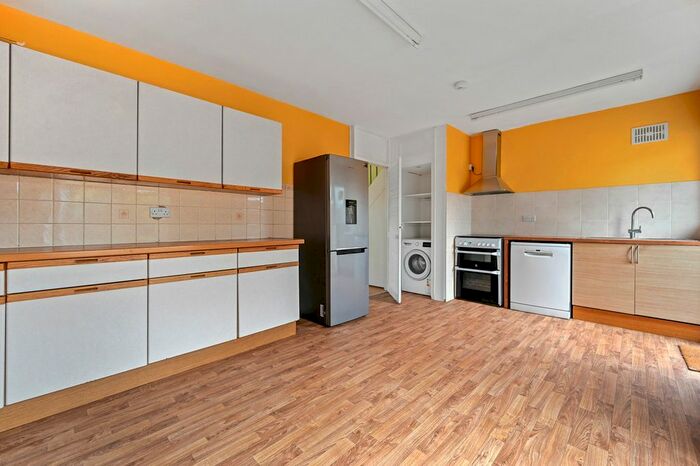 3 Bedroom Semi-Detached House To Rent In Arundel Drive, Harrow, HA2