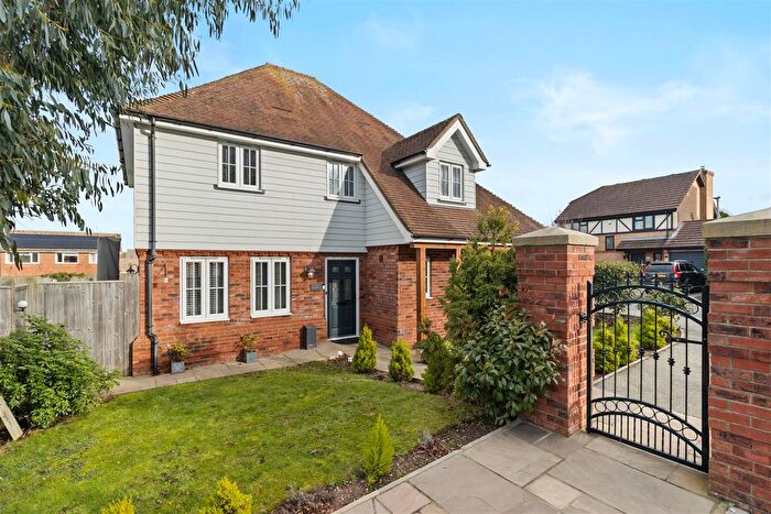 4 Bedroom Detached House For Sale In Oak Fields, Hailsham, BN27