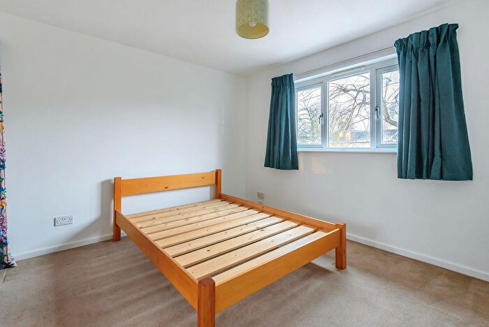 1 Bedroom Semi-Detached House To Rent In St. Pauls Terrace, London, SE17
