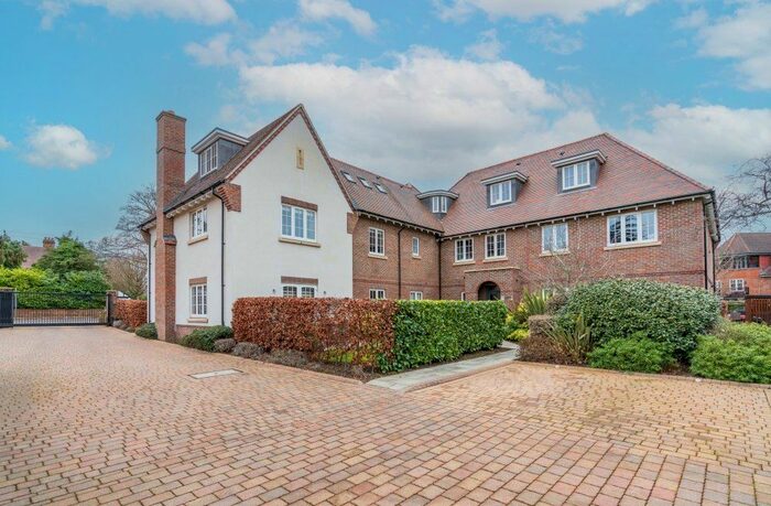 2 Bedroom Flat To Rent In North Park, Chalfont St. Peter, Gerrards Cross, Buckinghamshire, SL9