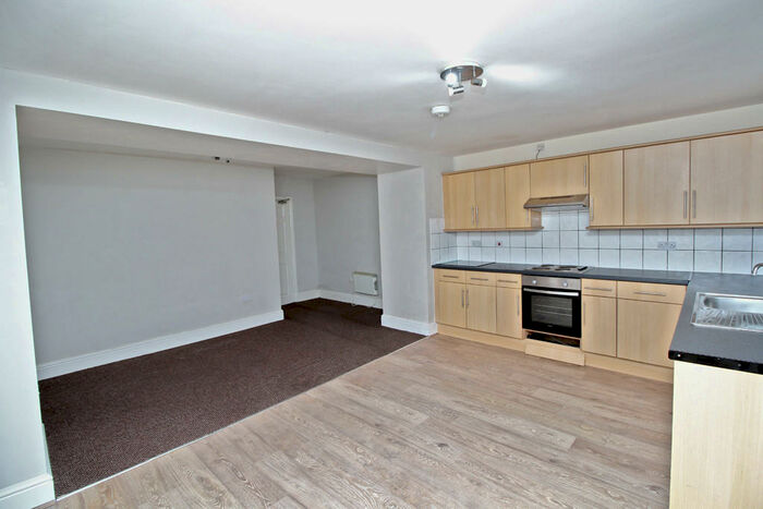 2 Bedroom Apartment To Rent In De La Pole Avenue, HU3