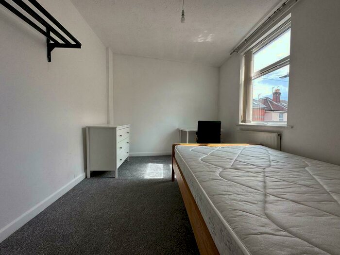 6 Bedroom House To Rent In Somers Road, Southsea, PO5