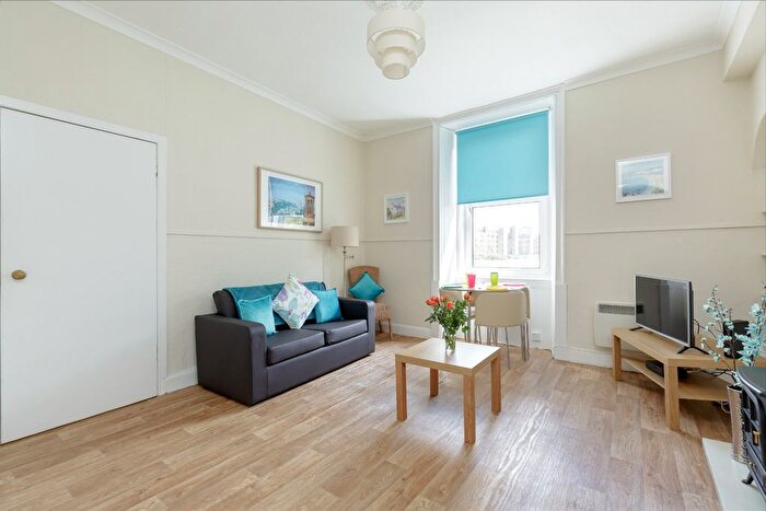 1 Bedroom Flat To Rent In Caledonian Crescent, Dalry, Edinburgh, EH11