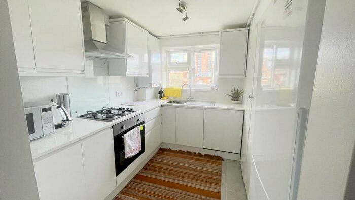 2 Bedroom Flat To Rent In The Grange, Lynmouth Road, London, E17