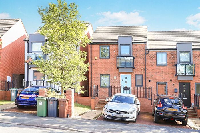 2 Bedroom Terraced House For Sale In Fifth Avenue, Low Hill, Wolverhampton, WV10