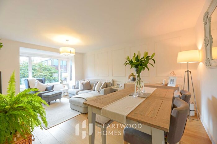 2 Bedroom Flat For Sale In Avondale Court, Upper Lattimore Road, St. Albans, AL1