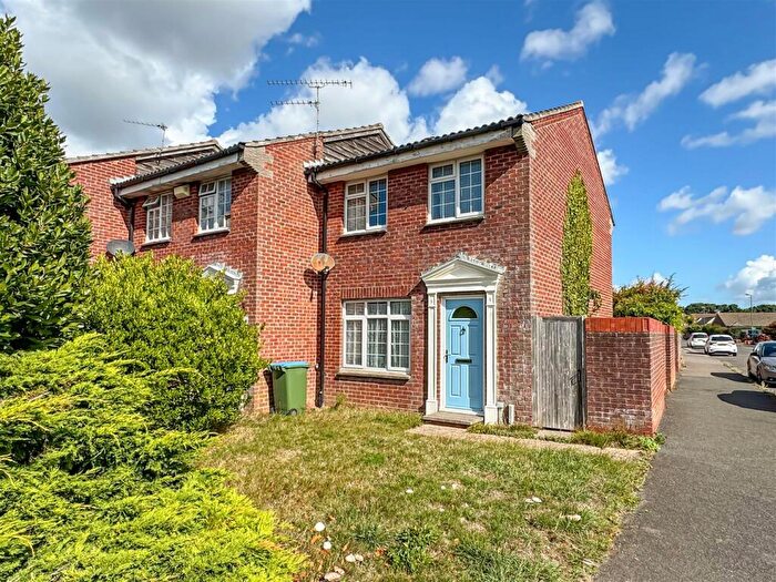 3 Bedroom End Of Terrace House For Sale In Barque Close, Beaumont Park, BN17