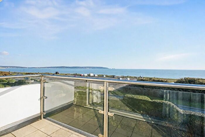 3 Bedroom Flat For Sale In Victoria Road, Milford On Sea, SO41