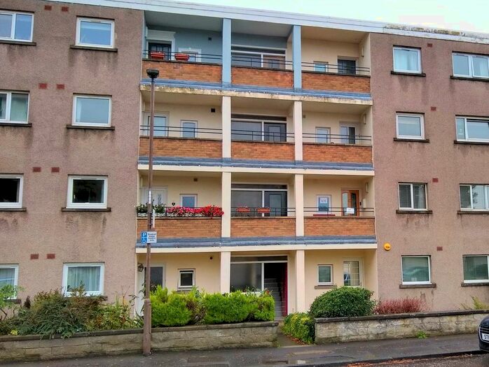 3 Bedroom Flat To Rent In Trinity Court, Edinburgh, EH5